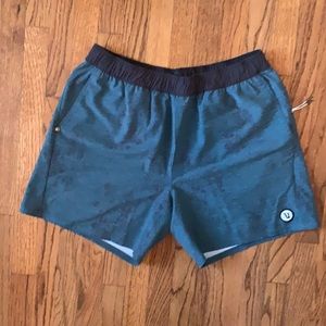 Vuori Cape Short - Medium
